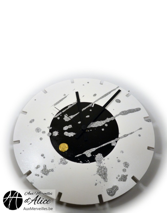 Horloge modèle unique : black & white